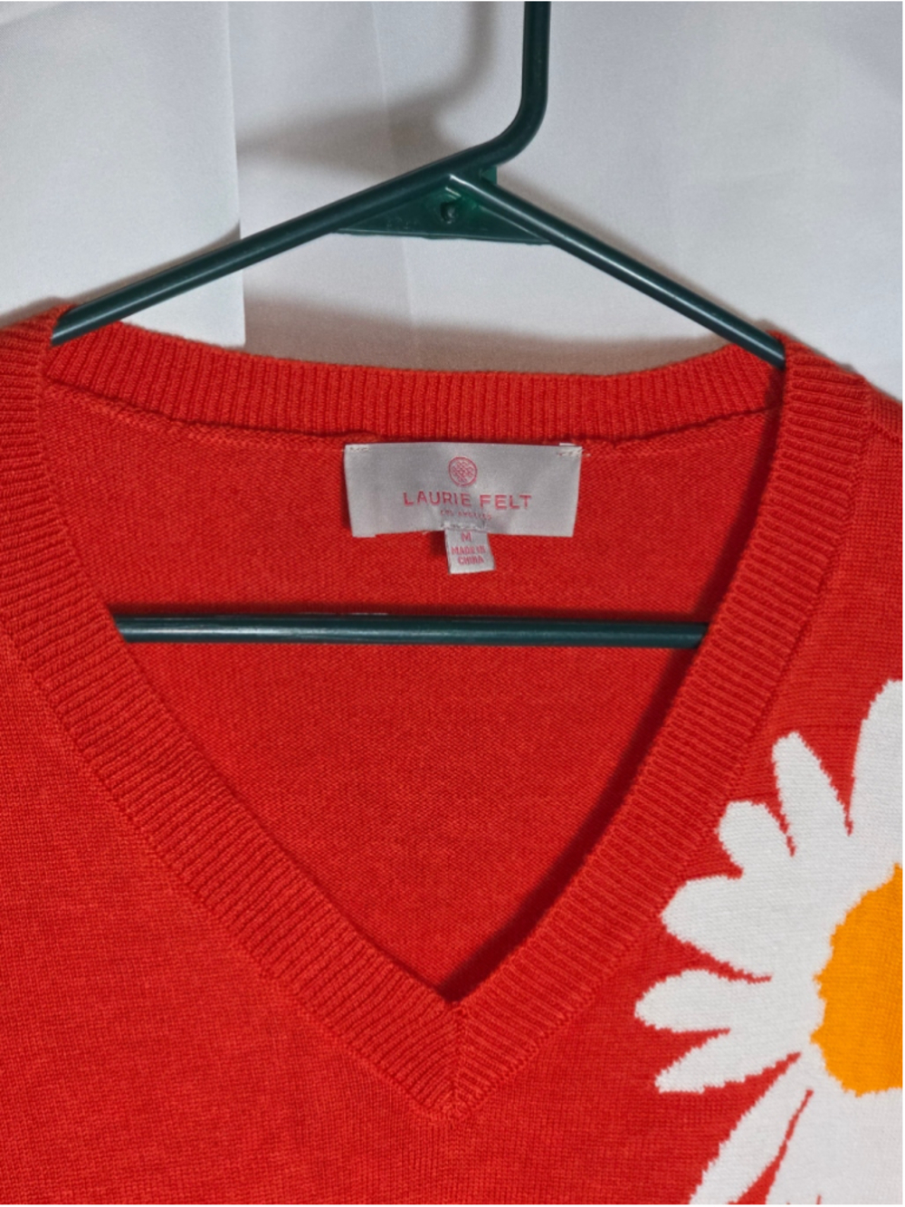 Women's Laurie Felt V-Neck Sweater M Red White Daisy Floral Print cottagecore - Picture 2 of 4